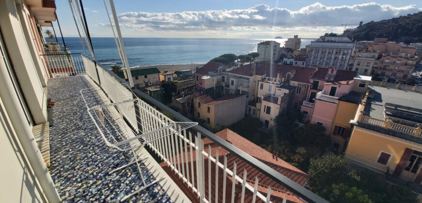 TRILOCALE ATTICO FRONTE MARE RISTRUTTURATO –  VIA VITTORIO VENETO (CENTRO) – 50 m DAL MARE – BORGHETTO S.SPIRITO