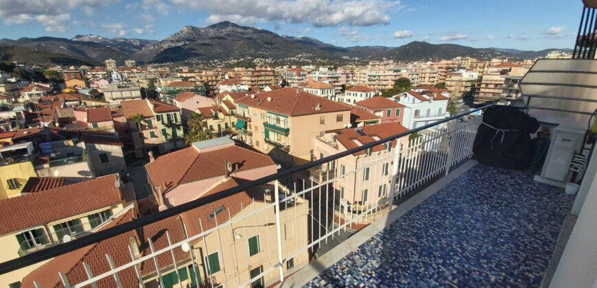 TRILOCALE ATTICO FRONTE MARE RISTRUTTURATO –  VIA VITTORIO VENETO (CENTRO) – 50 m DAL MARE – BORGHETTO S.SPIRITO