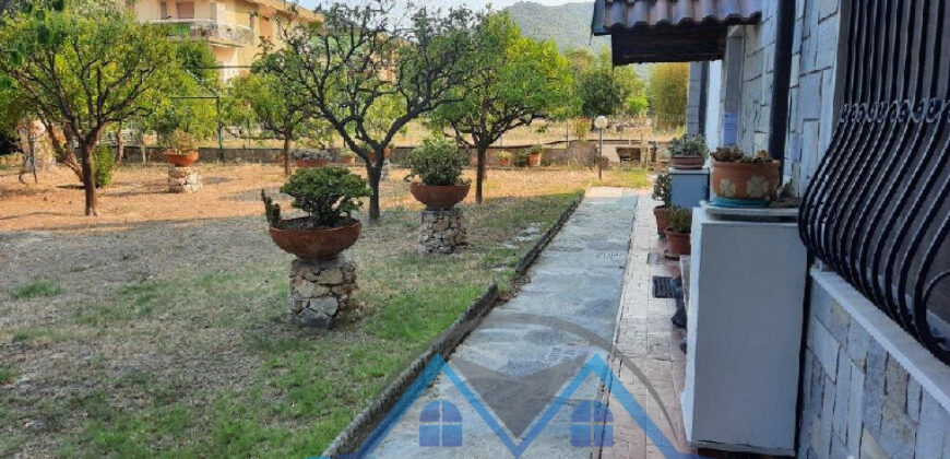TRILOCALE CON GIARDINO CONDOMINIALE –  VIA PINELAND (ZONA RESIDENZIALE) – 800 m DAL MARE – BORGHETTO S.SPIRITO