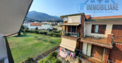 TRILOCALE CON GIARDINO CONDOMINIALE –  VIA PINELAND (ZONA RESIDENZIALE) – 800 m DAL MARE – BORGHETTO S.SPIRITO