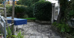 VILLA CON GIARDINO –  ZONA RESIDENZIALE (CONFINE LOANO) – 100 m DAL MARE – BORGHETTO S.SPIRITO