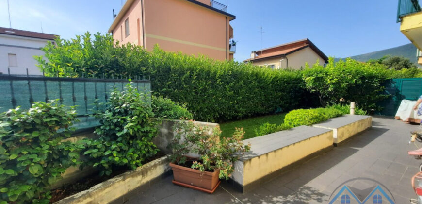 TRILOCALE RISTRUTTURATO CON GIARDINO E BOX – ZONA RESIDENZIALE (CONFINE LOANO) – BORGHETTO S.SPIRITO