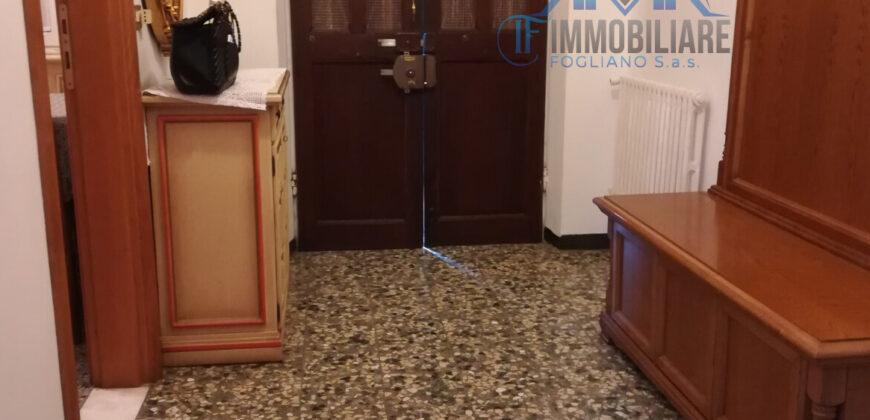 VILLA CON GIARDINO –  ZONA RESIDENZIALE (CONFINE LOANO) – 100 m DAL MARE – BORGHETTO S.SPIRITO