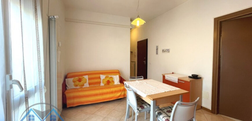 TRILOCALE ATTICO RISTRUTTURATO ED ARREDATO –  VIA DANTE – 100 m DAL MARE – BORGHETTO S.SPIRITO
