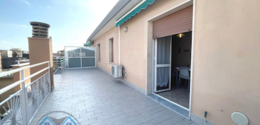 TRILOCALE ATTICO RISTRUTTURATO ED ARREDATO –  VIA DANTE – 100 m DAL MARE – BORGHETTO S.SPIRITO