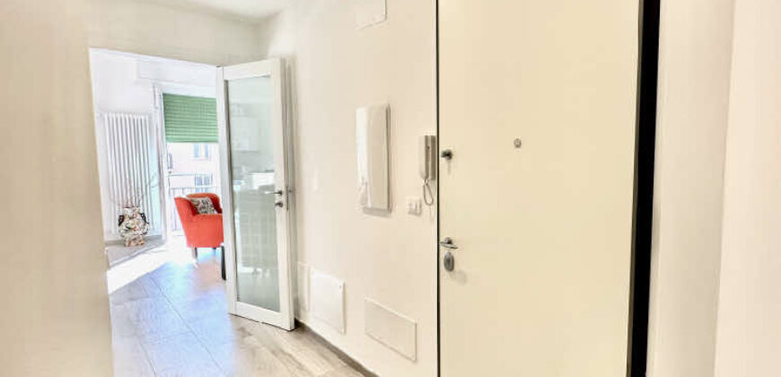 STUPENDO TRILOCALE + TERRAZZO, COMPLETAMENTE RISTRUTTURATO ED ARREDATO –  CORSO EUROPA – 50 m DAL MARE – ALASSIO