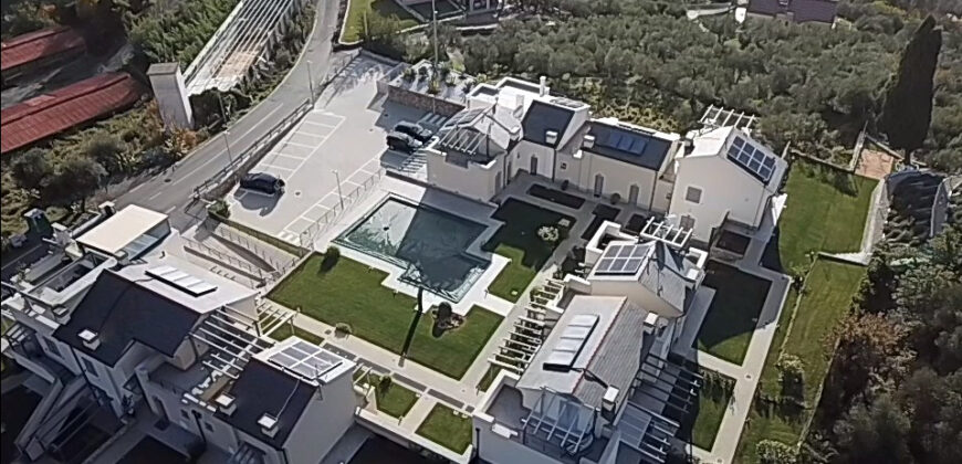 BILOCALE CON GIARDINO, PISCINA ED AREE VERDI COMUNI-  VIA MACCAGNE – NUOVA COSTRUZIONE CON SPLENDIDA VISTA MARE MARE – BOISSANO