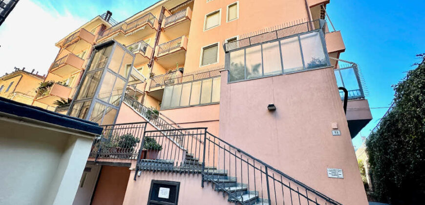 BILOCALE RISTRUTTURATO E FINEMENTE ARREDATO –  VIA ROBUTTI – 200 m DAL MARE – ALASSIO