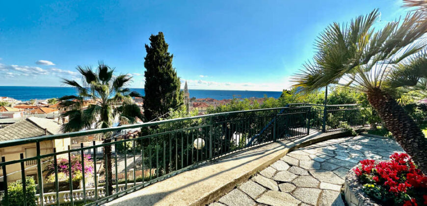TRILOCALE RISTRUTTURATO ED ARREDATO CON STUPENDA VISTA MARE –  VIA VIRGILIO – 400 m DAL MARE – ALASSIO (Parco delle Ninfee)