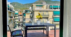 STUPENDO TRILOCALE + TERRAZZO, COMPLETAMENTE RISTRUTTURATO ED ARREDATO –  CORSO EUROPA – 50 m DAL MARE – ALASSIO