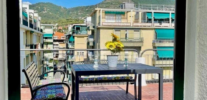 STUPENDO TRILOCALE + TERRAZZO, COMPLETAMENTE RISTRUTTURATO ED ARREDATO –  CORSO EUROPA – 50 m DAL MARE – ALASSIO