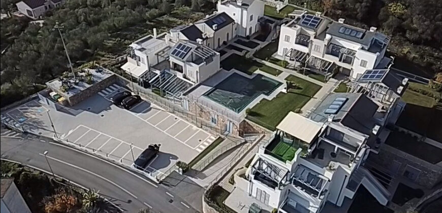 BILOCALE CON GIARDINO, PISCINA ED AREE VERDI COMUNI-  VIA MACCAGNE – NUOVA COSTRUZIONE CON SPLENDIDA VISTA MARE MARE – BOISSANO