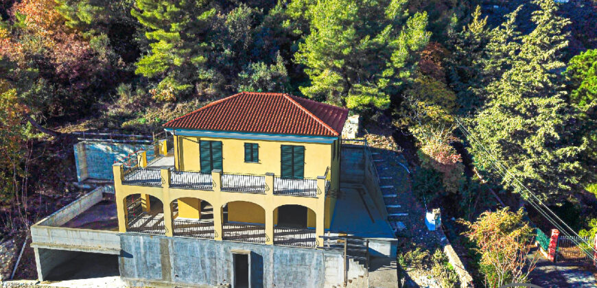 VILLA IN COSTRUZIONE CON SPLENDIDA VISTA MARE –  STRADA CONSORZILE SIMONE SALADA – 1 Km DAL MARE – ALASSIO