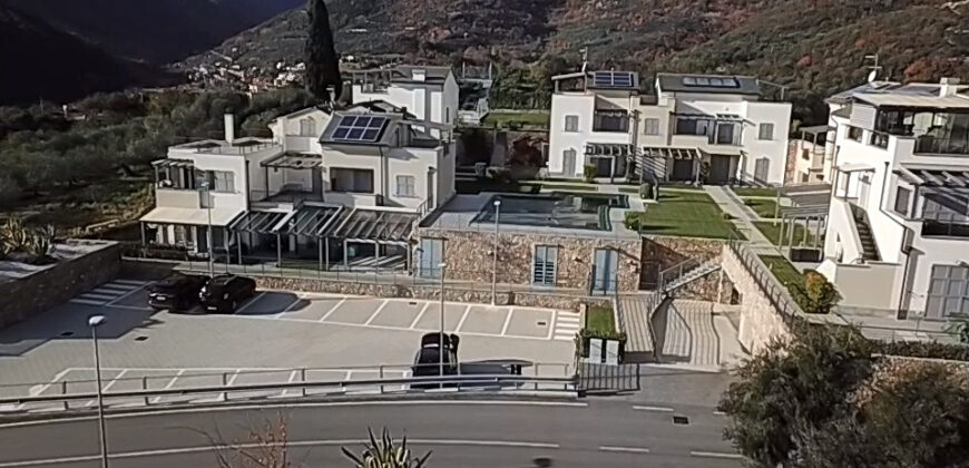 BILOCALE CON GIARDINO, PISCINA ED AREE VERDI COMUNI-  VIA MACCAGNE – NUOVA COSTRUZIONE CON SPLENDIDA VISTA MARE MARE – BOISSANO