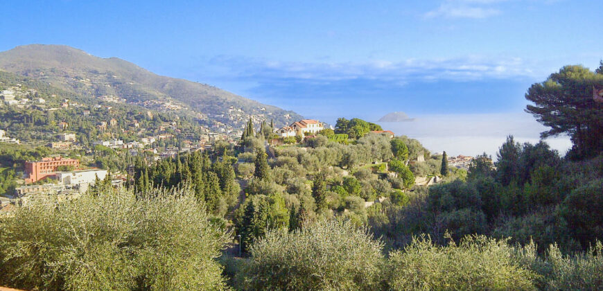 VILLA CON SPLENDIDA VISTA SUL GOLFO DI ALASSIO –  STRADA CONSORZILE SIMONE SALADA – PRIMA COLLINA – ALASSIO