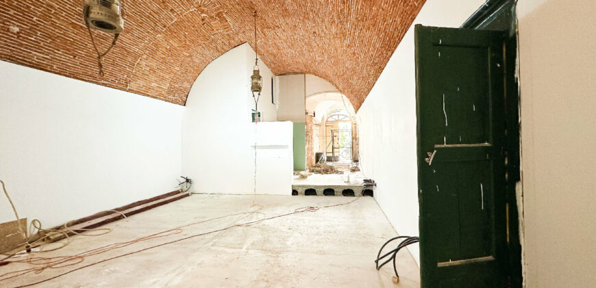 SPLENDIDO PIANO TERRA DI UN PALAZZO STORICO SUL LUNGOMARE DI PIETRA LIGURE