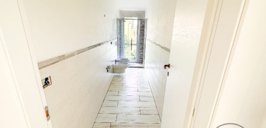 ATTICO TRILOCALE CON 2 BAGNI E 2 BALCONI –  VIA GIARDINI – 300 m DAL MARE – BORGHETTO SANTO SPIRITO