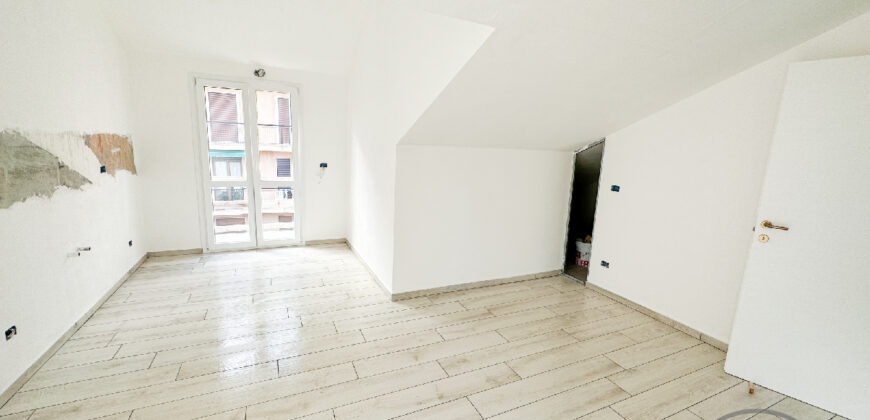 ATTICO TRILOCALE CON 2 BAGNI E 2 BALCONI –  VIA GIARDINI – 300 m DAL MARE – BORGHETTO SANTO SPIRITO
