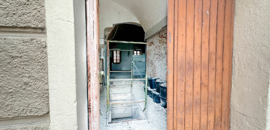 SPLENDIDO PIANO TERRA DI UN PALAZZO STORICO SUL LUNGOMARE DI PIETRA LIGURE