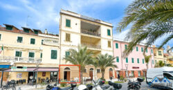SPLENDIDO PIANO TERRA DI UN PALAZZO STORICO SUL LUNGOMARE DI PIETRA LIGURE