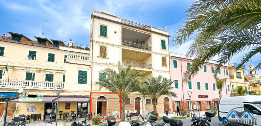 SPLENDIDO PIANO TERRA DI UN PALAZZO STORICO SUL LUNGOMARE DI PIETRA LIGURE