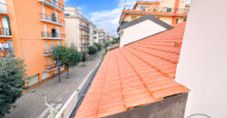 ATTICO TRILOCALE CON 2 BAGNI E 2 BALCONI –  VIA GIARDINI – 300 m DAL MARE – BORGHETTO SANTO SPIRITO