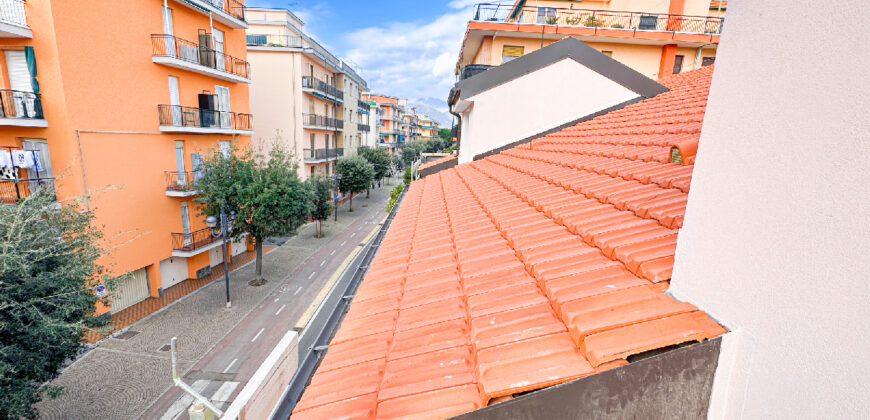 ATTICO TRILOCALE CON 2 BAGNI E 2 BALCONI –  VIA GIARDINI – 300 m DAL MARE – BORGHETTO SANTO SPIRITO