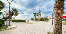 SPLENDIDO PIANO TERRA DI UN PALAZZO STORICO SUL LUNGOMARE DI PIETRA LIGURE