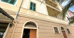 SPLENDIDO PIANO TERRA DI UN PALAZZO STORICO SUL LUNGOMARE DI PIETRA LIGURE