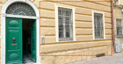 SPLENDIDO PIANO TERRA DI UN PALAZZO STORICO SUL LUNGOMARE DI PIETRA LIGURE