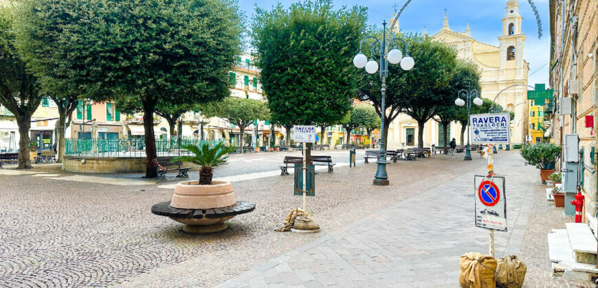 SPLENDIDO PIANO TERRA DI UN PALAZZO STORICO SUL LUNGOMARE DI PIETRA LIGURE