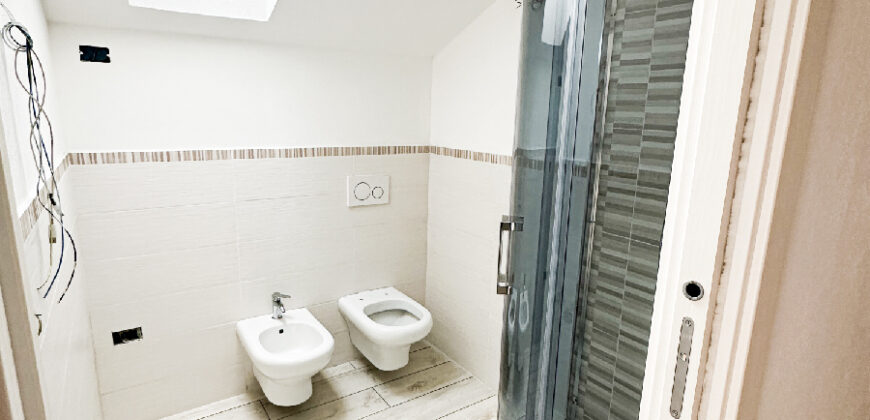ATTICO TRILOCALE CON 2 BAGNI E 2 BALCONI –  VIA GIARDINI – 300 m DAL MARE – BORGHETTO SANTO SPIRITO