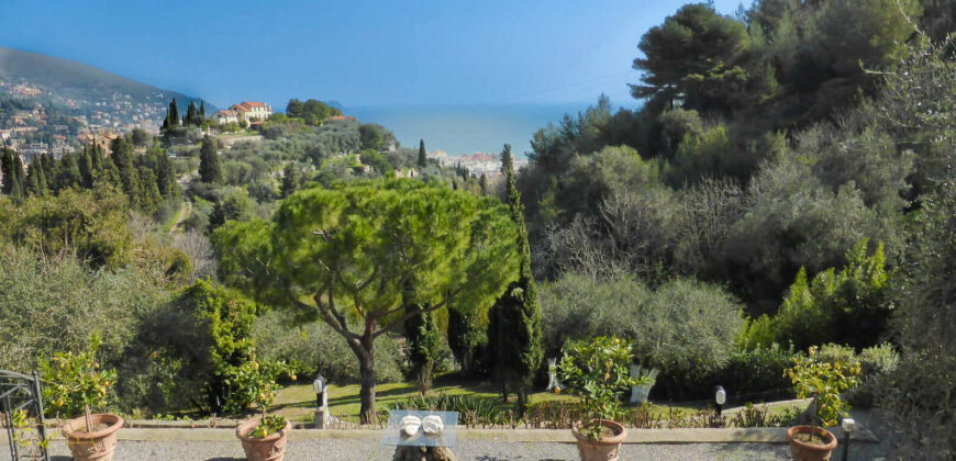 VILLA CON SPLENDIDA VISTA SUL GOLFO DI ALASSIO –  STRADA CONSORZILE SIMONE SALADA – PRIMA COLLINA – ALASSIO