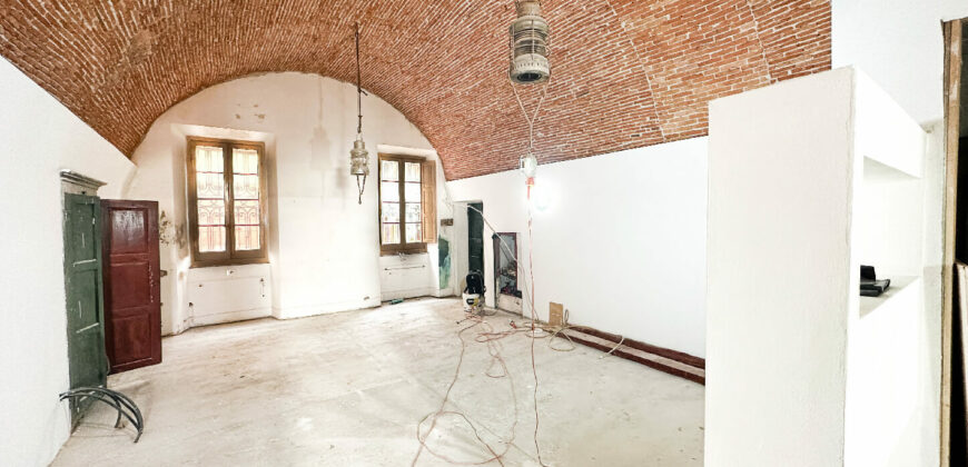 SPLENDIDO PIANO TERRA DI UN PALAZZO STORICO SUL LUNGOMARE DI PIETRA LIGURE
