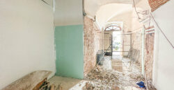 SPLENDIDO PIANO TERRA DI UN PALAZZO STORICO SUL LUNGOMARE DI PIETRA LIGURE