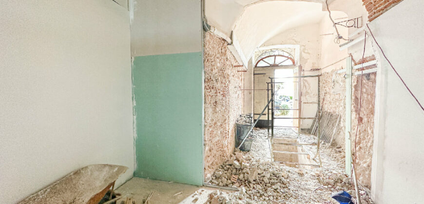 SPLENDIDO PIANO TERRA DI UN PALAZZO STORICO SUL LUNGOMARE DI PIETRA LIGURE