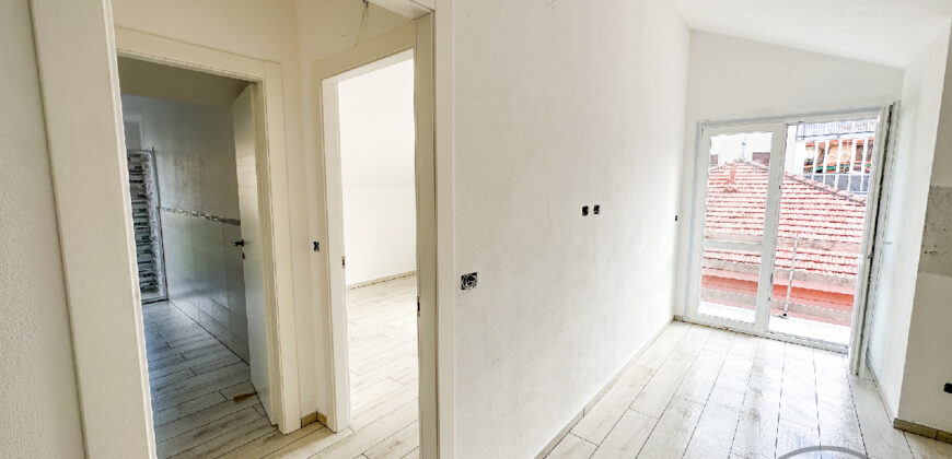 ATTICO TRILOCALE CON 2 BAGNI E 2 BALCONI –  VIA GIARDINI – 300 m DAL MARE – BORGHETTO SANTO SPIRITO