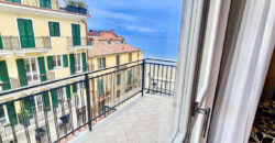 MERAVIGLIOSO QUADRILOCALE CON BALCONE E TERRAZZO SUL MARE –  PIAZZA ANDREA DORIA – ALASSIO