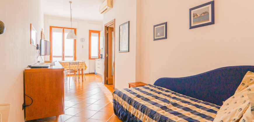 BILOCALE CON BALCONE VISTA APERTA –  VIA G.B. PERA – 800 m DAL MARE – ALASSIO