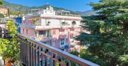 PENTALOCALE CON 3 BALCONI E CANTINA –  VIA IGNAZIO DELL’ORO – 500 m DAL MARE – ALASSIO