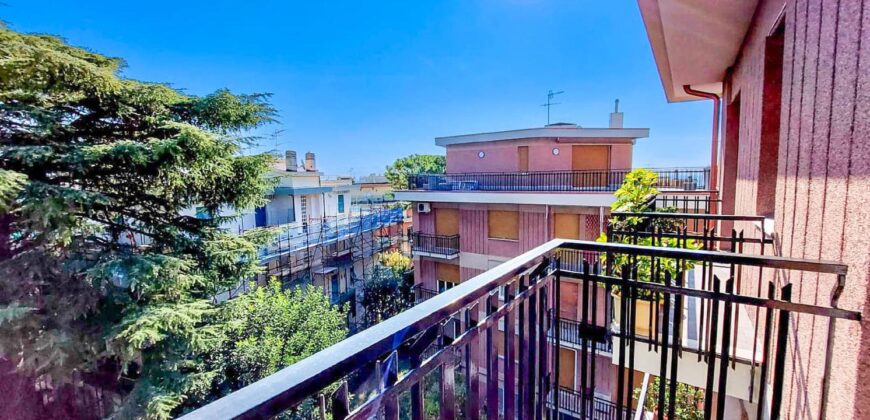 PENTALOCALE CON 3 BALCONI E CANTINA –  VIA IGNAZIO DELL’ORO – 500 m DAL MARE – ALASSIO