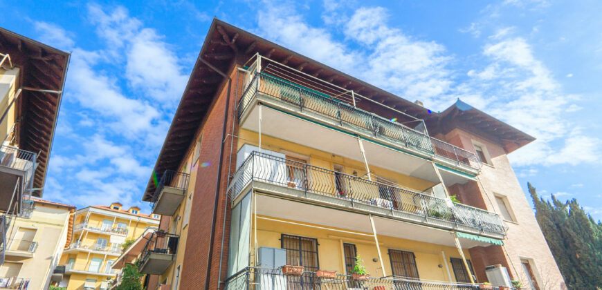 BILOCALE CON BALCONE VISTA APERTA –  VIA G.B. PERA – 800 m DAL MARE – ALASSIO