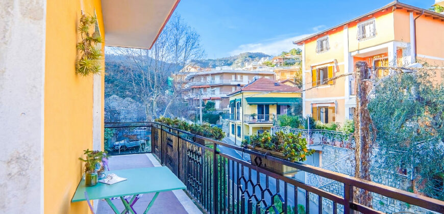TRILOCALE CON GRANDE BALCONE + CANTINA E POSTO AUTO –  SAN ROCCO – 700 m DAL MARE – ALASSIO