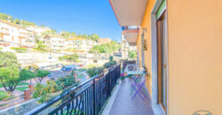 TRILOCALE CON GRANDE BALCONE + CANTINA E POSTO AUTO –  SAN ROCCO – 700 m DAL MARE – ALASSIO