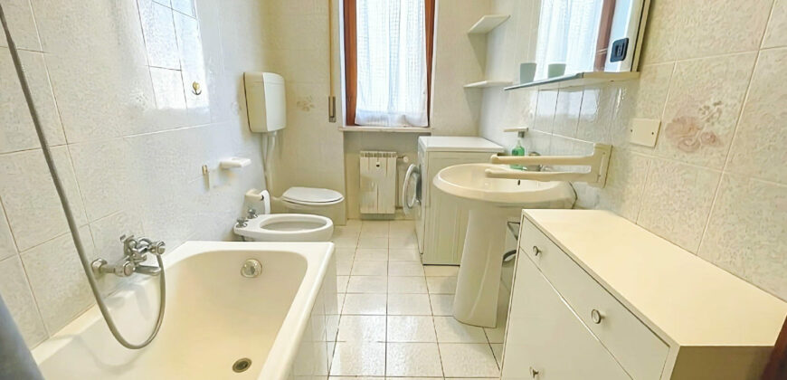 BILOCALE CON DOPPIO BALCONE  –  VIA PETRARCA  – 300 m DAL MARE – BORGHETTO SANTO SPIRITO