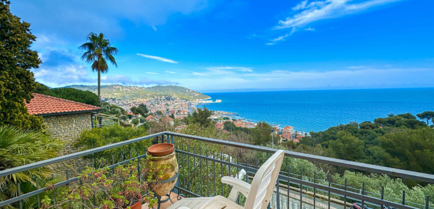 VILLA CON SPLENDIDA VISTA SUL GOLFO DI ANDORA –  VIA IMMACOLATA – 1 km DAL MARE – ANDORA