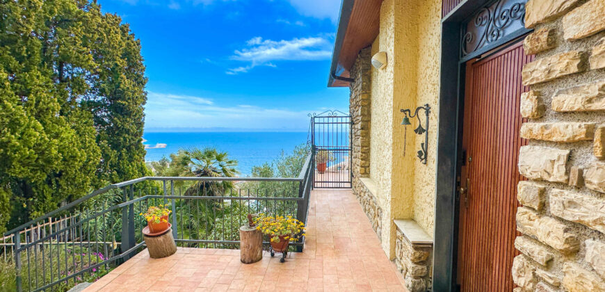 VILLA CON SPLENDIDA VISTA SUL GOLFO DI ANDORA –  VIA IMMACOLATA – 1 km DAL MARE – ANDORA