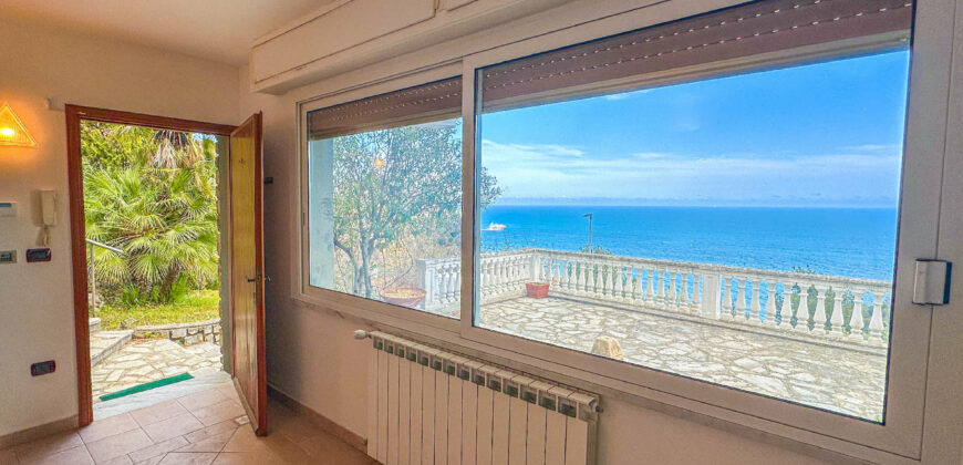 VILLA CON SPLENDIDA VISTA SUL GOLFO DI ANDORA –  VIA IMMACOLATA – 1 km DAL MARE – ANDORA