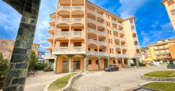 PENTALOCALE CON 3 BALCONI + BOX E CANTINA –  VIA AURELIA – 20 m DAL MARE – ANDORA