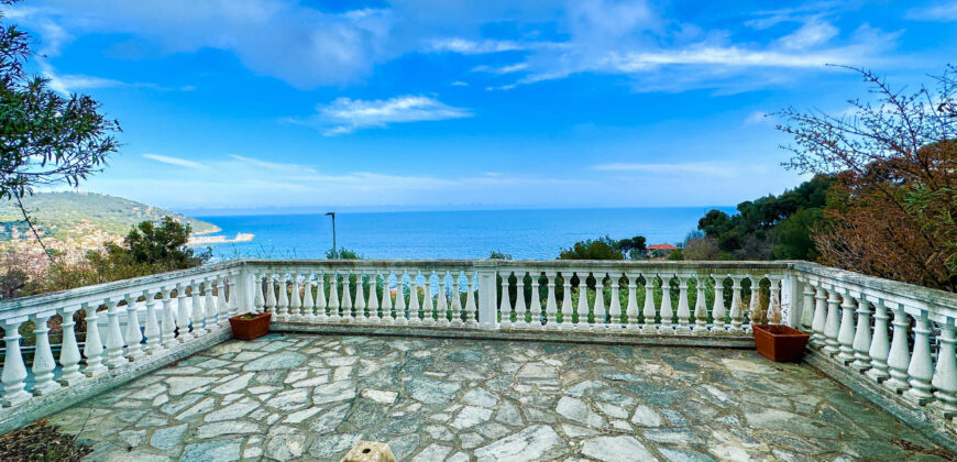 VILLA CON SPLENDIDA VISTA SUL GOLFO DI ANDORA –  VIA IMMACOLATA – 1 km DAL MARE – ANDORA